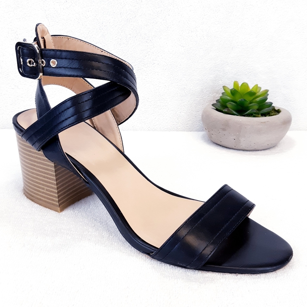 APT. 9 APPACEFUL BLACK SANDAL - Picture 4 of 16
